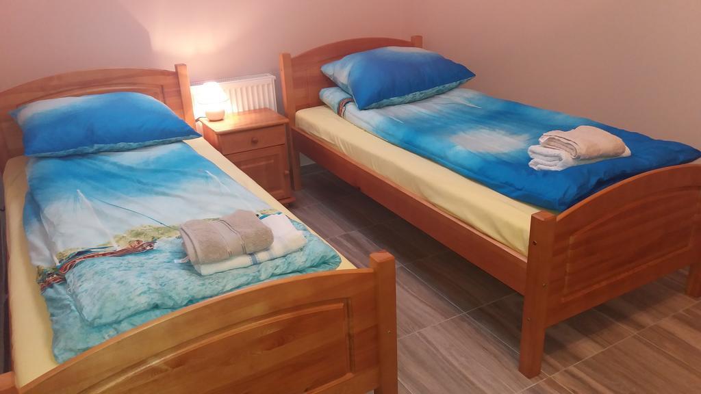 Noclegi Avoca Pyrzowice Eksteriør bilde